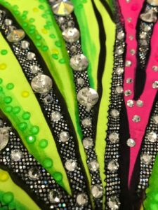 costume neon rosa e verde
